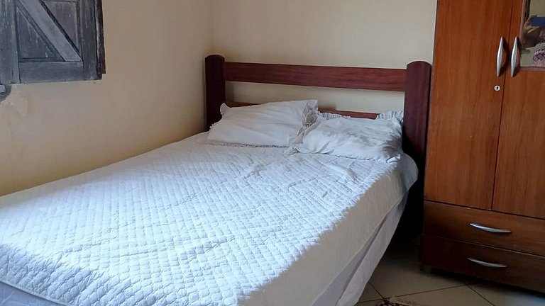 Casa com 5 suítes e Churrasqueira para 12 pessoas