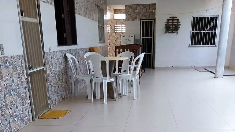 Casa com 5 suítes e Churrasqueira para 12 pessoas
