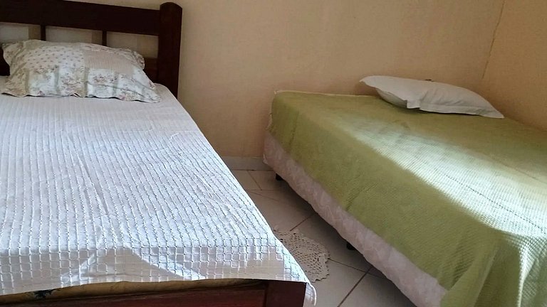 Casa com 5 suítes e Churrasqueira para 12 pessoas