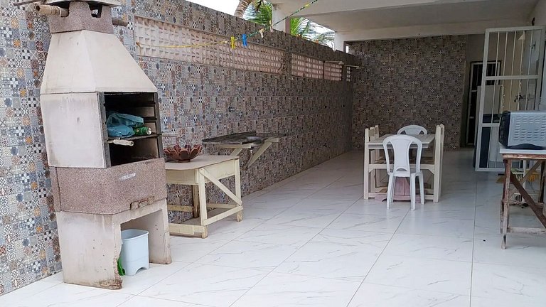 Casa com 5 suítes e Churrasqueira para 12 pessoas