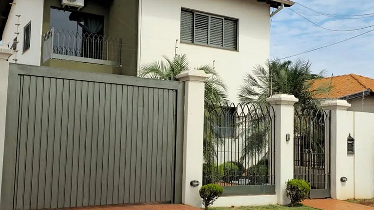 Relaxe: Casa com Sala de Massagem e Churrasqueira