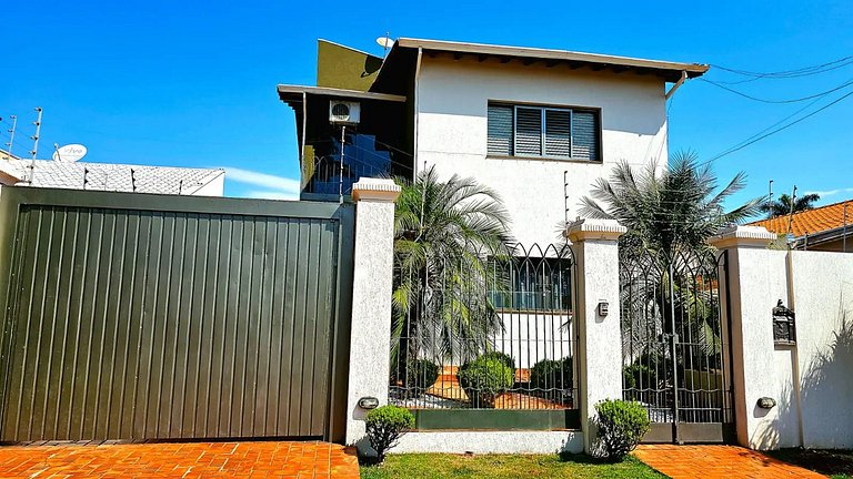 Relaxe: Casa com Sala de Massagem e Churrasqueira
