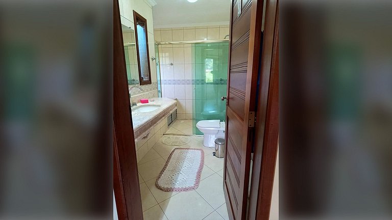 Sua Base em Paraty: Piscina e Churrasqueira