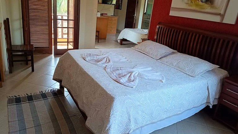 Sua Base em Paraty: Piscina e Churrasqueira