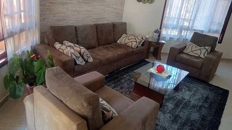 Paraty Bela casa : Piscina e Churrasqueira