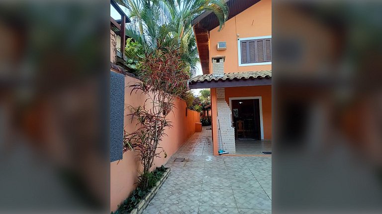 Sua Base em Paraty: Piscina e Churrasqueira