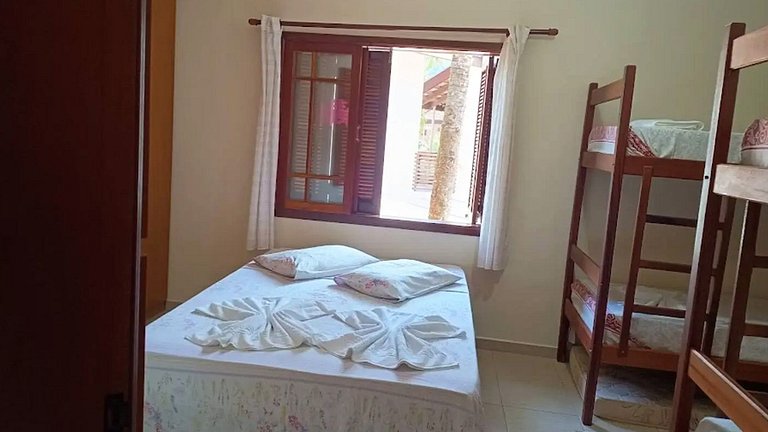 Sua Base em Paraty: Piscina e Churrasqueira