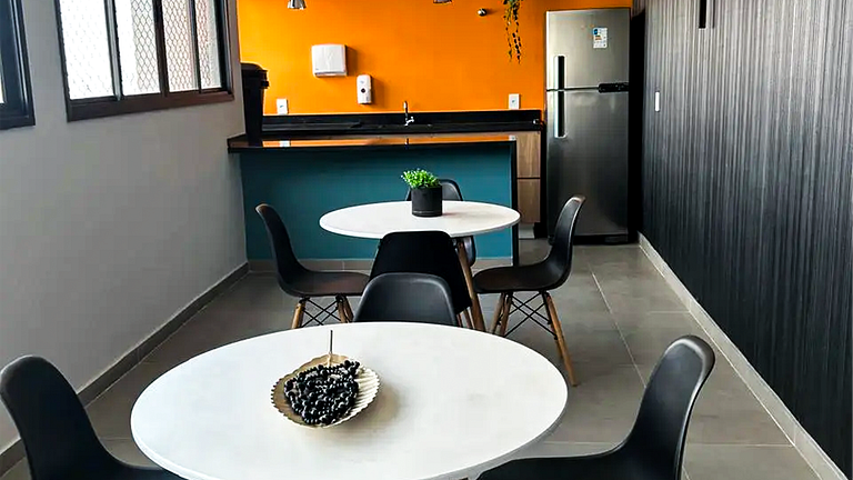 Apartamento com Piscina e Academia Compartilhados