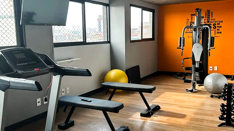 Apartamento com Piscina e Academia Compartilhados