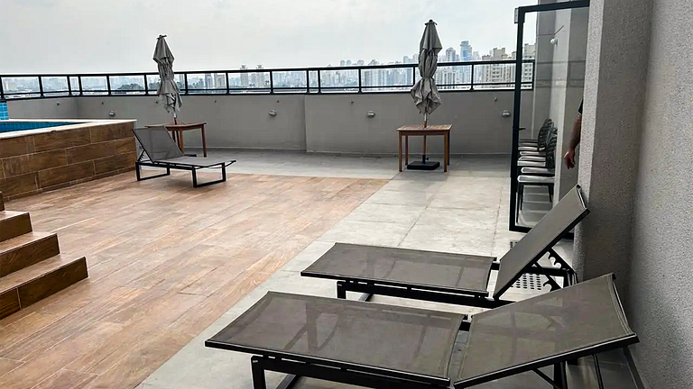 Apartamento com Piscina e Academia Compartilhados