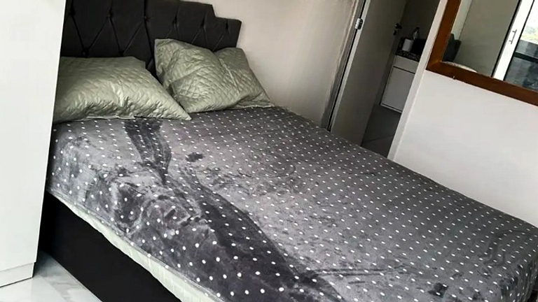 Apartamento com Piscina e Academia Compartilhados