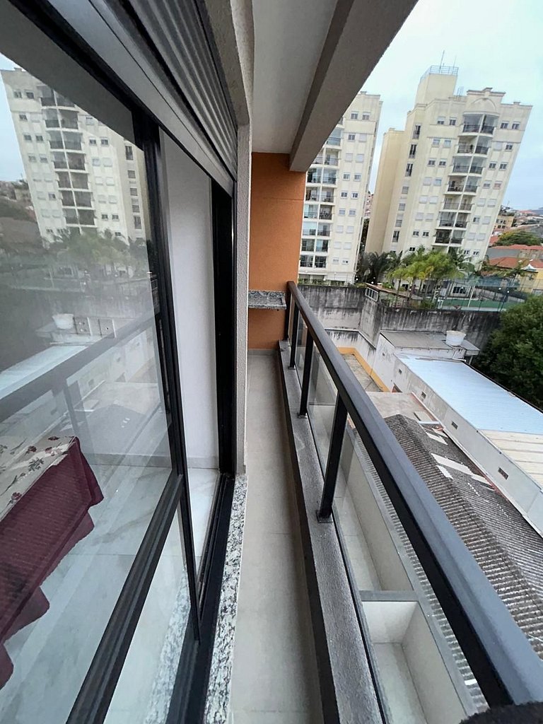 Apartamento com Piscina e Academia Compartilhados