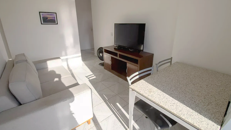 Apto 2Q com Piscina e Acesso Exclusivo à Praia