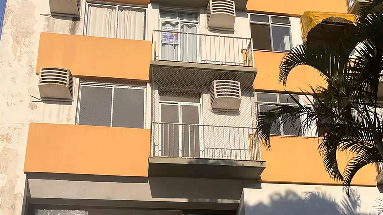 Apto 2Q com Piscina e Acesso Exclusivo à Praia