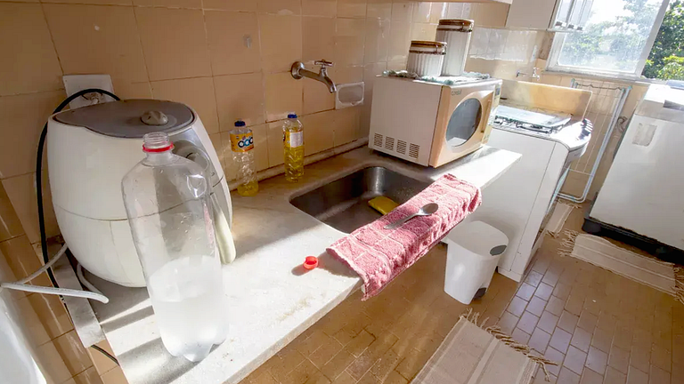 Apto 2Q com Piscina e Acesso Exclusivo à Praia