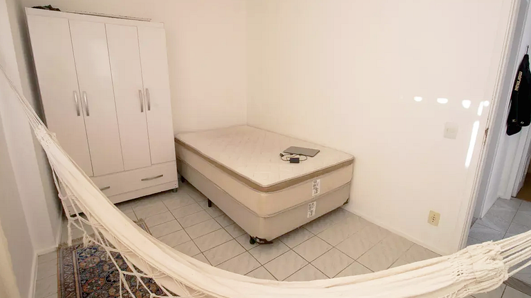 Apto 2Q com Piscina e Acesso Exclusivo à Praia