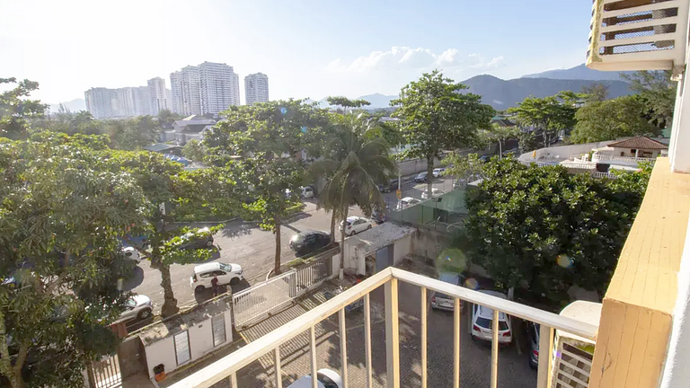 Apto 2Q com Piscina e Acesso Exclusivo à Praia