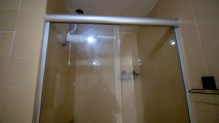 Apto 2Q com Piscina e Acesso Exclusivo à Praia