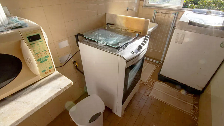 Apto 2Q com Piscina e Acesso Exclusivo à Praia