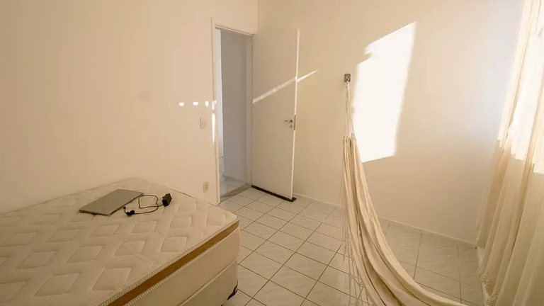 Apto 2Q com Piscina e Acesso Exclusivo à Praia