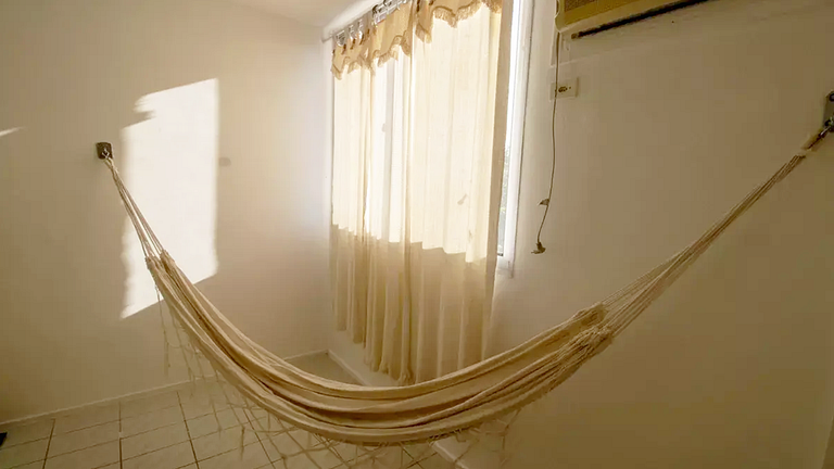 Apto 2Q com Piscina e Acesso Exclusivo à Praia