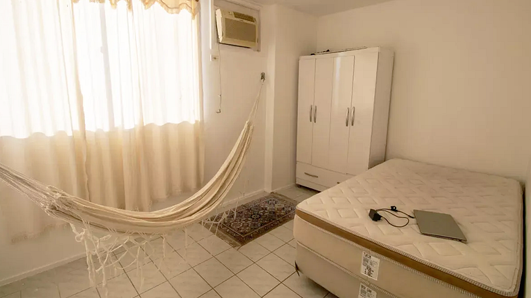 Apto 2Q com Piscina e Acesso Exclusivo à Praia