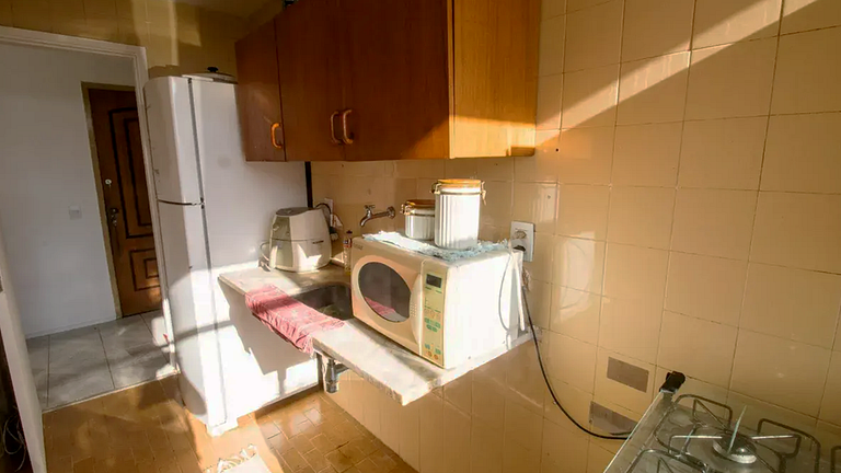 Apto 2Q com Piscina e Acesso Exclusivo à Praia