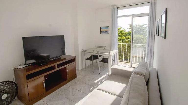 Apto 2Q com Piscina e Acesso Exclusivo à Praia