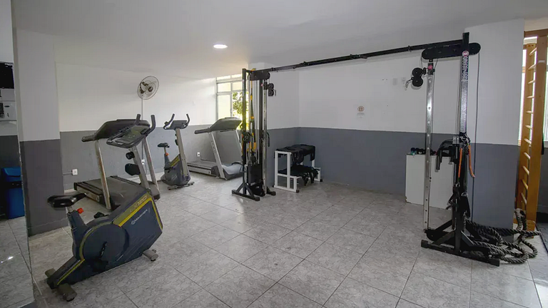 Apto 2Q com Piscina e Acesso Exclusivo à Praia