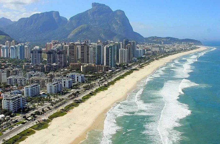 Apto 2Q com Piscina e Acesso Exclusivo à Praia