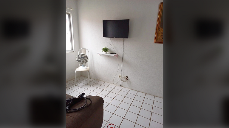 Maracanaú: Apto 2Q com Wi-Fi e Estacionamento
