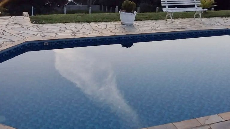 Chácara até 20 pessoas: Piscina e Churrasqueira.