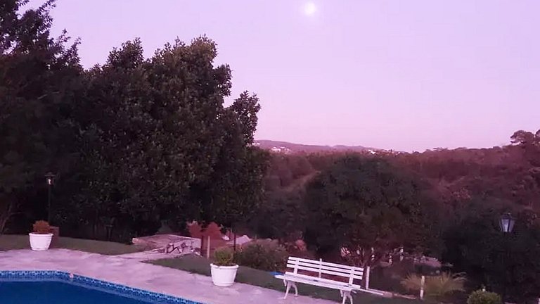 Chácara até 20 pessoas: Piscina e Churrasqueira.