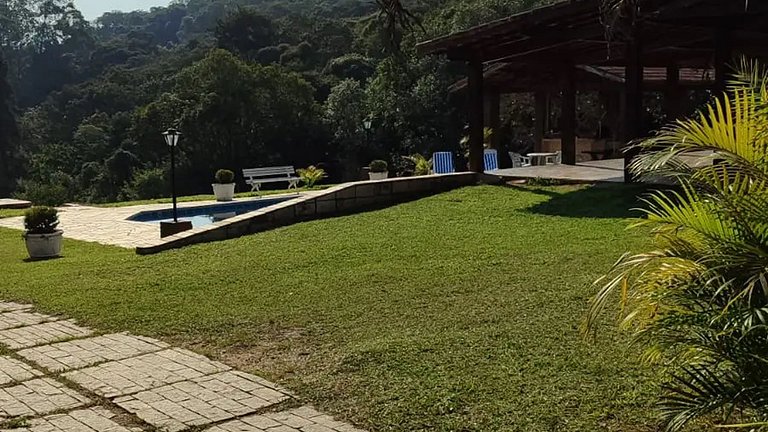 Chácara até 20 pessoas: Piscina e Churrasqueira.