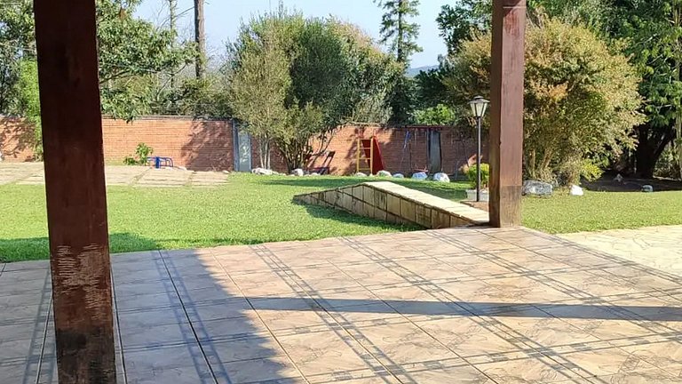 Chácara até 20 pessoas: Piscina e Churrasqueira.