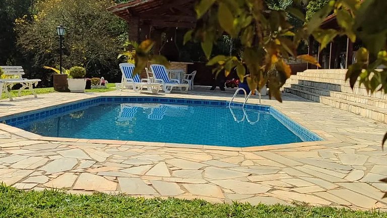 Chácara até 20 pessoas: Piscina e Churrasqueira.