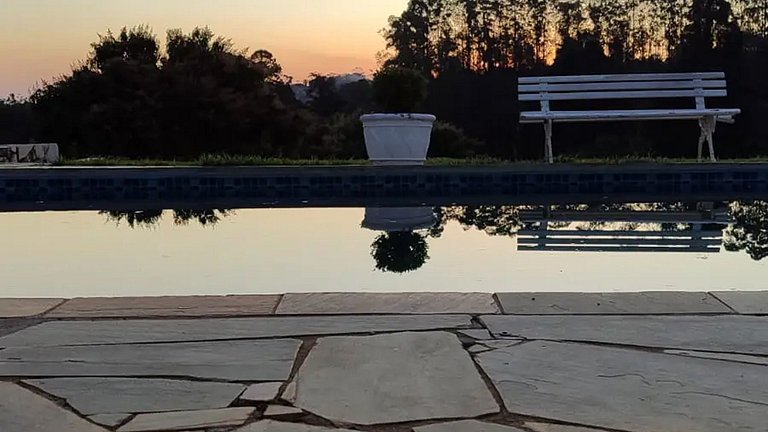 Chácara até 20 pessoas: Piscina e Churrasqueira.