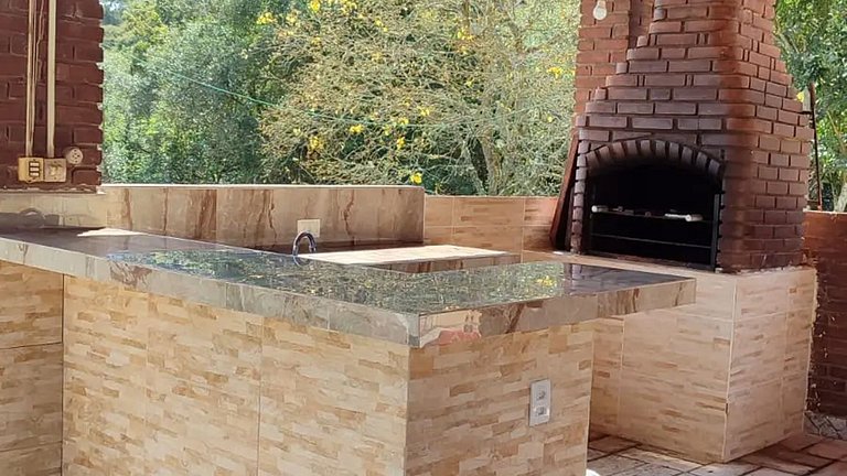 Chácara até 20 pessoas: Piscina e Churrasqueira.