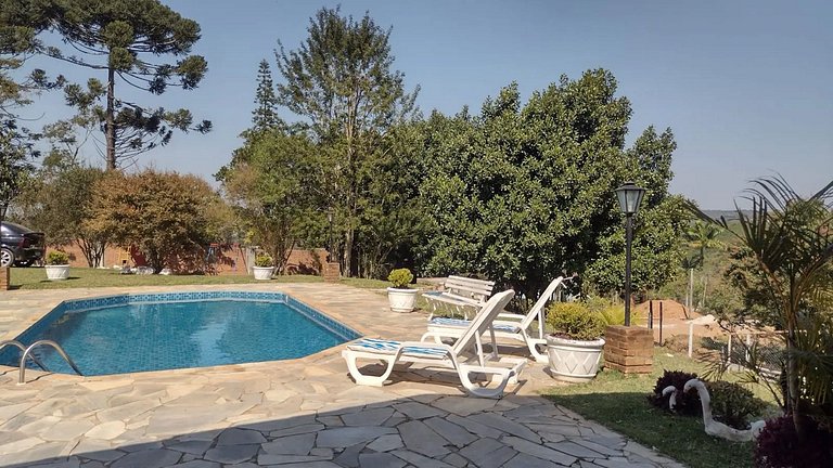 Chácara até 20 pessoas: Piscina e Churrasqueira.