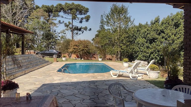 Chácara até 20 pessoas: Piscina e Churrasqueira.