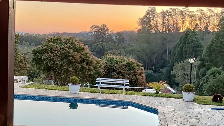 Chácara até 20 pessoas: Piscina e Churrasqueira.