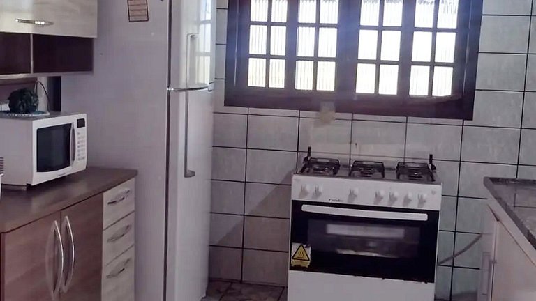 Chácara até 20 pessoas: Piscina e Churrasqueira.