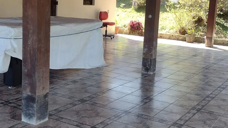 Chácara até 20 pessoas: Piscina e Churrasqueira.