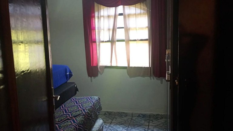 Chácara até 20 pessoas: Piscina e Churrasqueira.