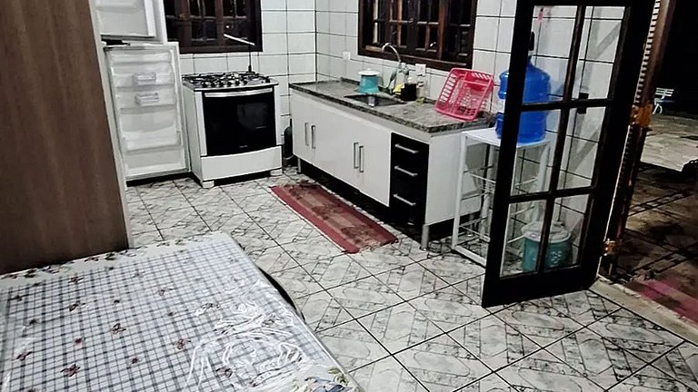 Chácara até 20 pessoas: Piscina e Churrasqueira.