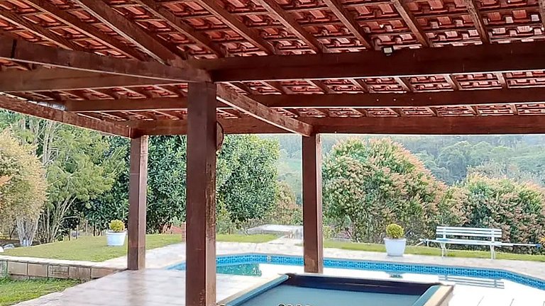 Chácara até 20 pessoas: Piscina e Churrasqueira.
