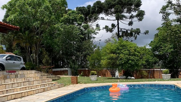 Chácara até 20 pessoas: Piscina e Churrasqueira.