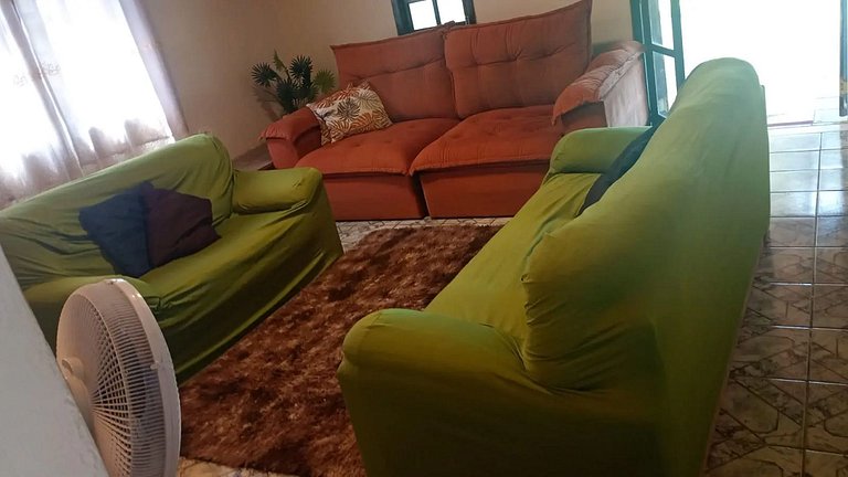 Chácara até 20 pessoas: Piscina e Churrasqueira.