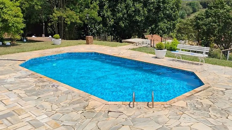 Chácara até 20 pessoas: Piscina e Churrasqueira.