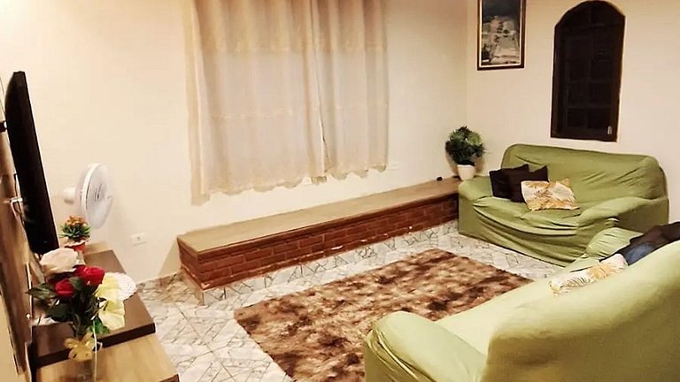 Chácara até 20 pessoas: Piscina e Churrasqueira.